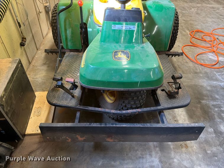 image for item NF9757 John Deere 1200A bunker rake