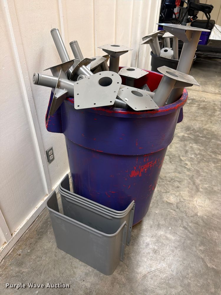 image for item NF9758 Approximately 75 metal table legs 
