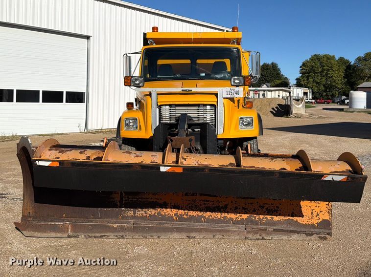 image for item OE9745 2001 Freightliner FL70 dump truck