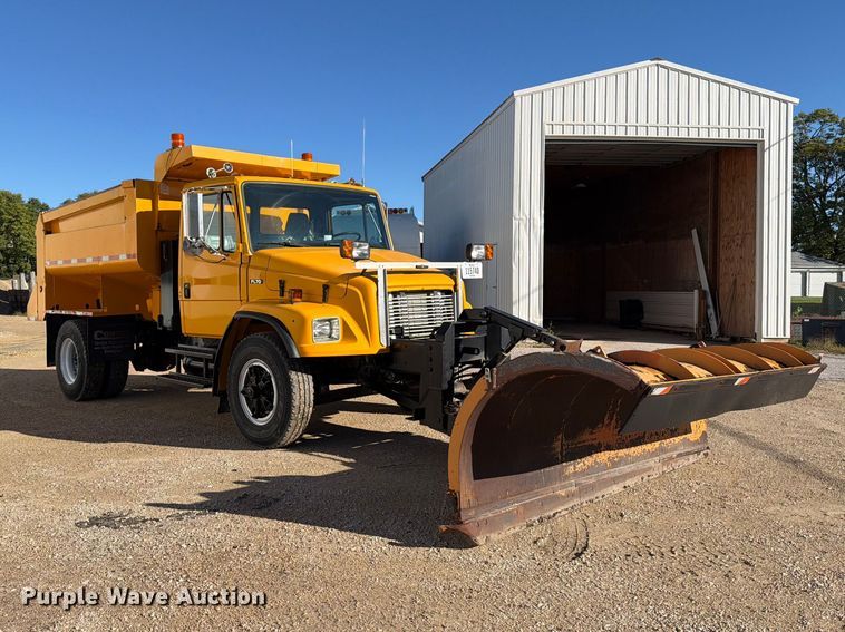 image for item OE9745 2001 Freightliner FL70 dump truck