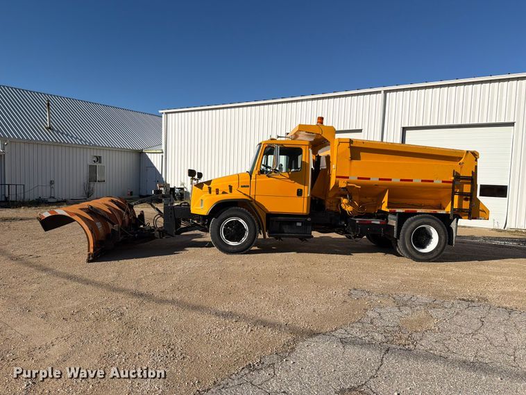 image for item OE9745 2001 Freightliner FL70 dump truck