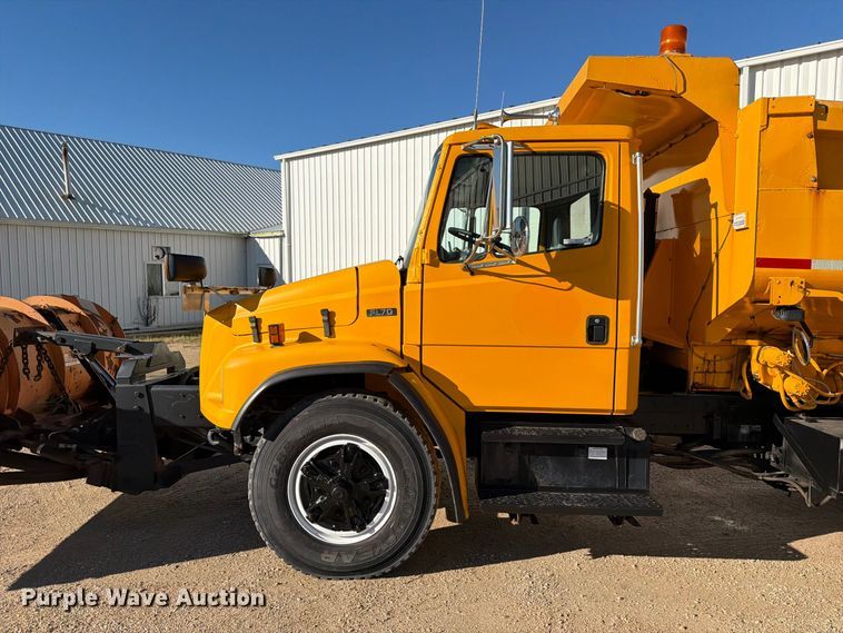 image for item OE9745 2001 Freightliner FL70 dump truck