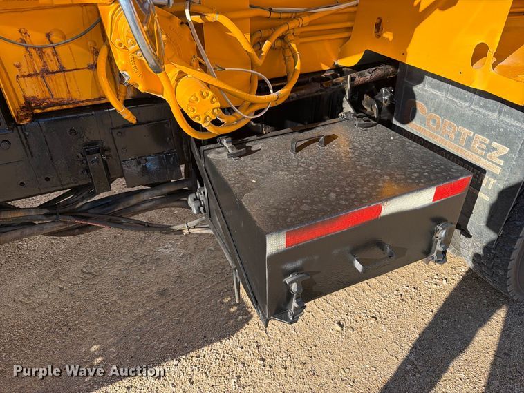 image for item OE9745 2001 Freightliner FL70 dump truck