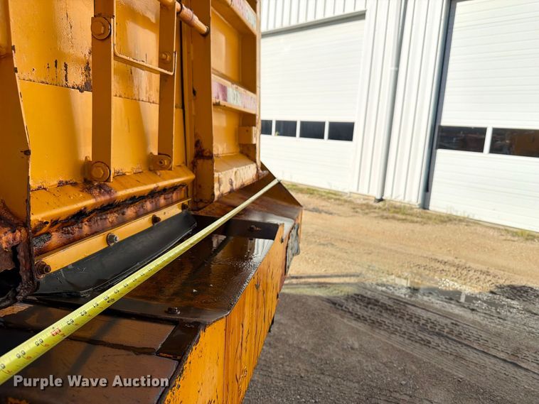 image for item OE9745 2001 Freightliner FL70 dump truck