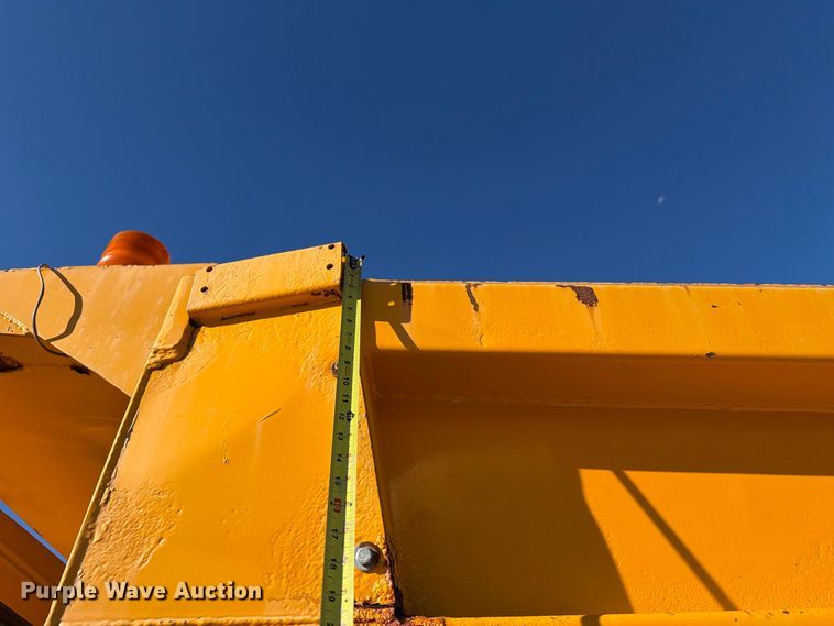 image for item OE9745 2001 Freightliner FL70 dump truck