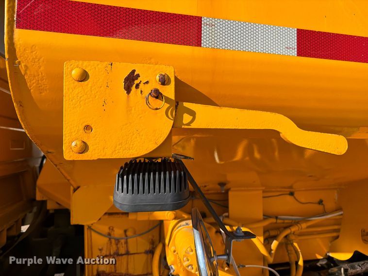 image for item OE9745 2001 Freightliner FL70 dump truck