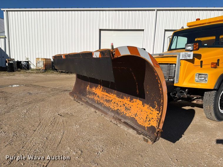 image for item OE9745 2001 Freightliner FL70 dump truck