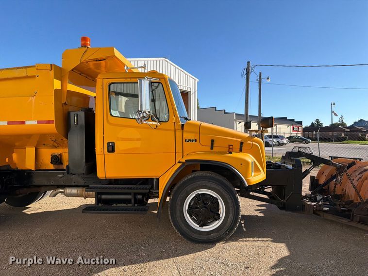 image for item OE9745 2001 Freightliner FL70 dump truck