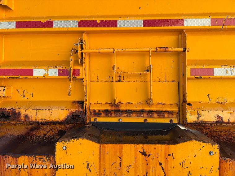image for item OE9745 2001 Freightliner FL70 dump truck