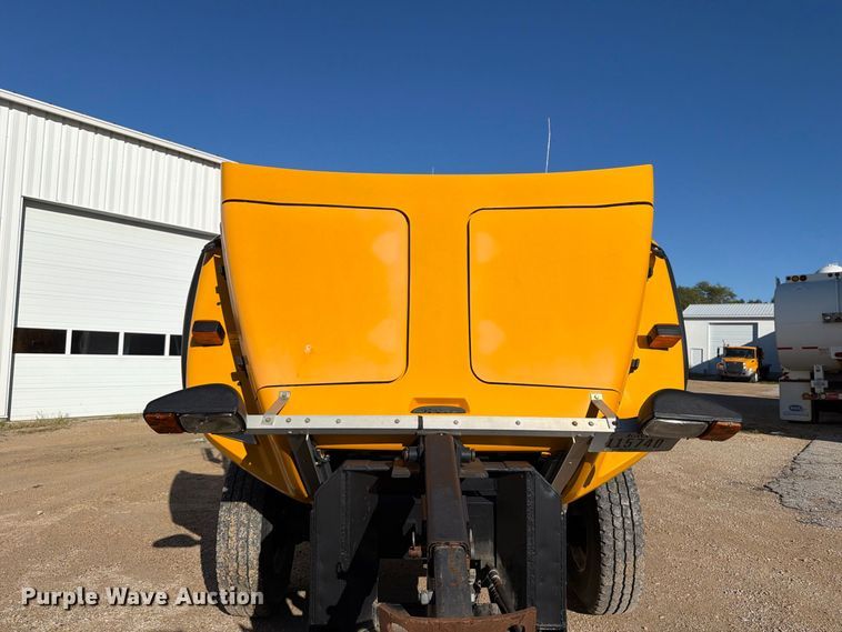 image for item OE9745 2001 Freightliner FL70 dump truck