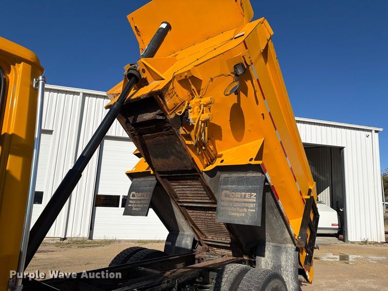 image for item OE9745 2001 Freightliner FL70 dump truck