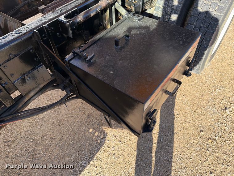 image for item OE9745 2001 Freightliner FL70 dump truck
