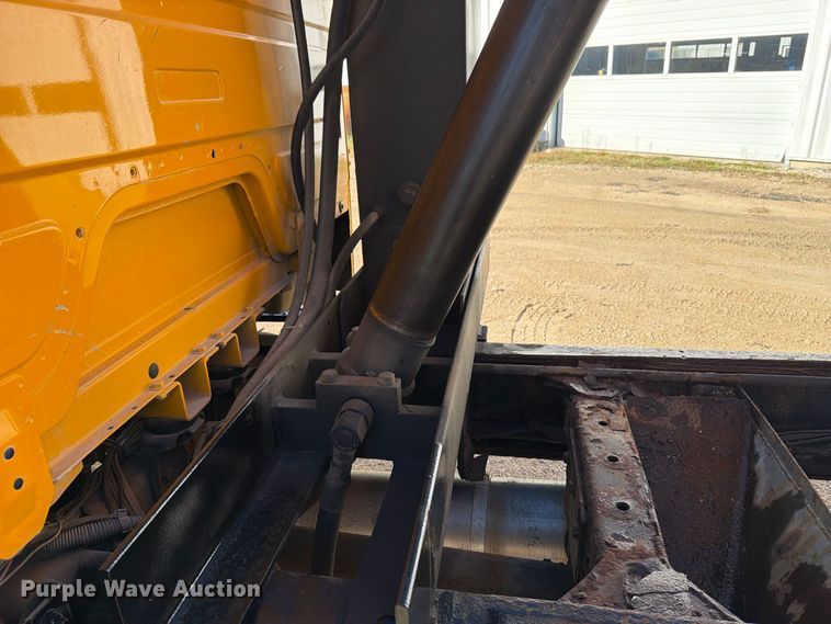 image for item OE9745 2001 Freightliner FL70 dump truck