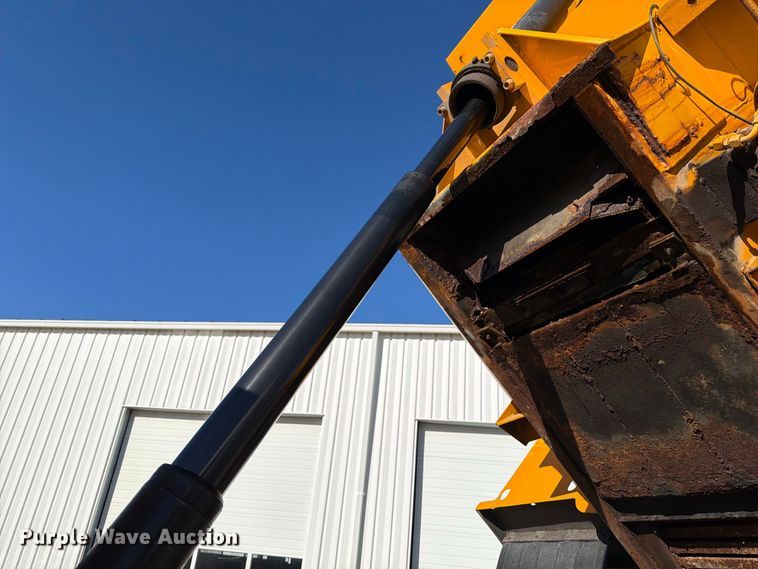 image for item OE9745 2001 Freightliner FL70 dump truck