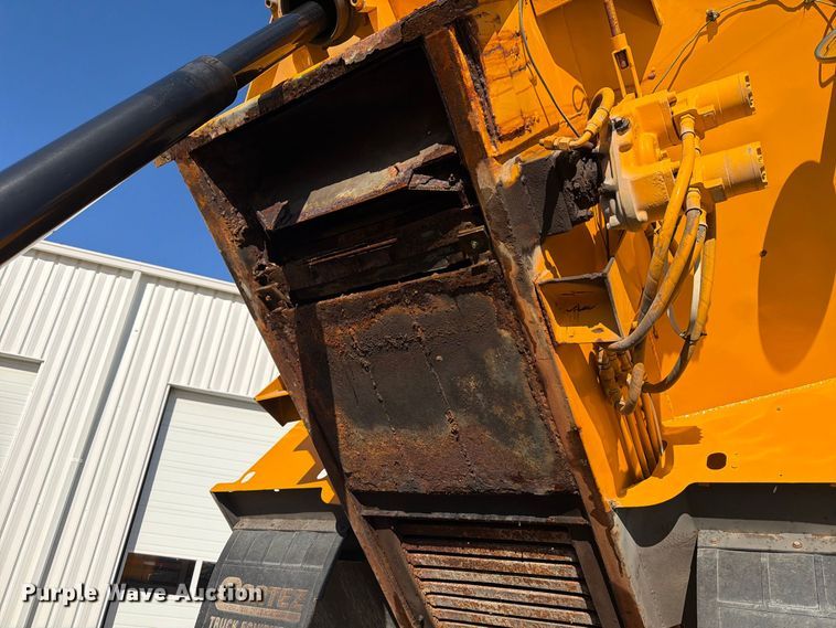 image for item OE9745 2001 Freightliner FL70 dump truck