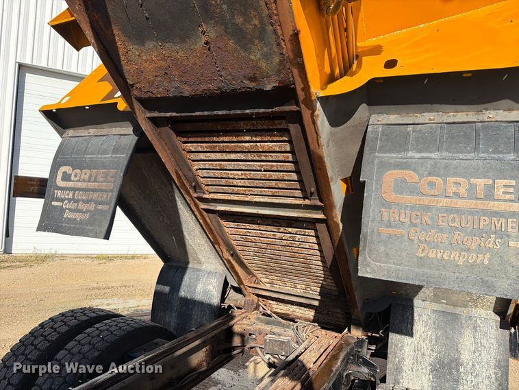 image for item OE9745 2001 Freightliner FL70 dump truck