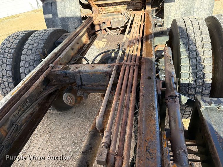 image for item OE9745 2001 Freightliner FL70 dump truck