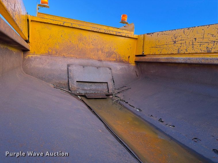 image for item OE9745 2001 Freightliner FL70 dump truck