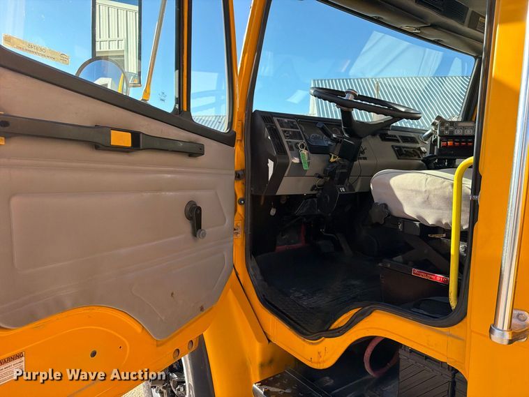 image for item OE9745 2001 Freightliner FL70 dump truck