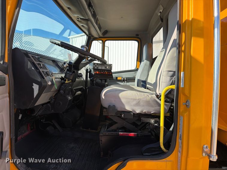 image for item OE9745 2001 Freightliner FL70 dump truck