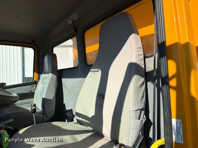 image for item OE9745 2001 Freightliner FL70 dump truck