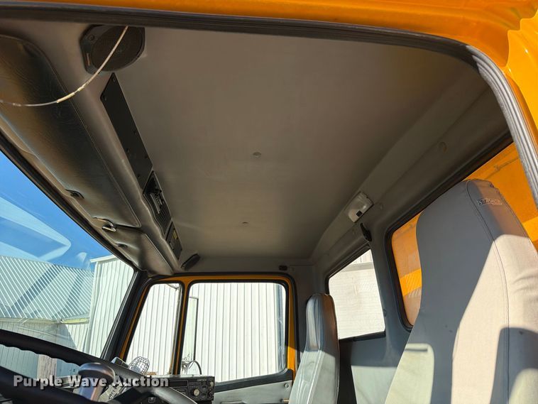image for item OE9745 2001 Freightliner FL70 dump truck