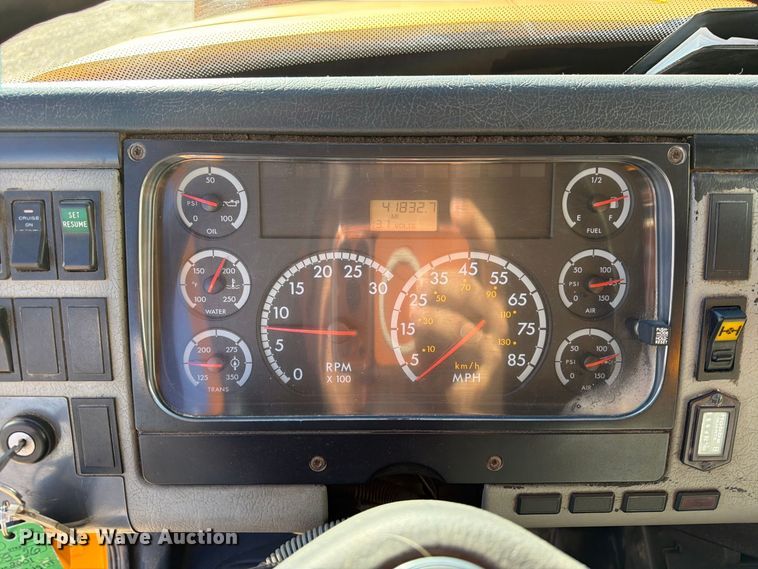 image for item OE9745 2001 Freightliner FL70 dump truck
