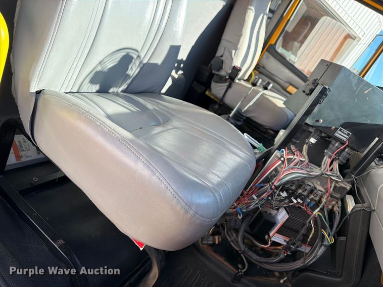 image for item OE9745 2001 Freightliner FL70 dump truck