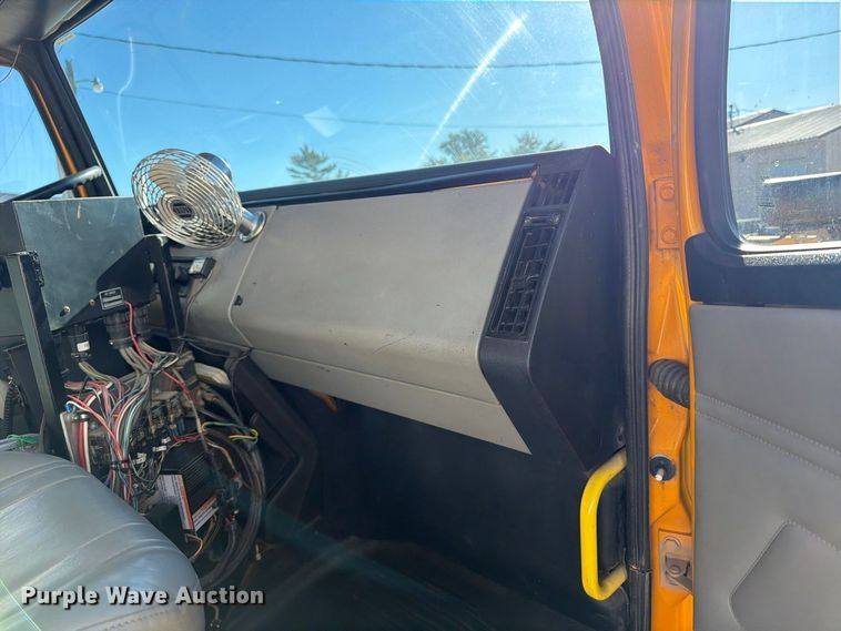 image for item OE9745 2001 Freightliner FL70 dump truck