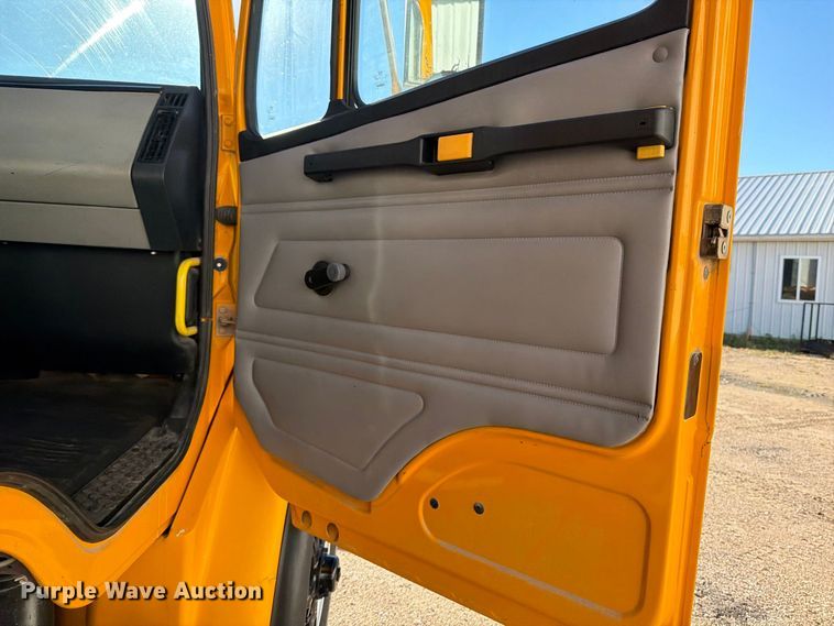 image for item OE9745 2001 Freightliner FL70 dump truck
