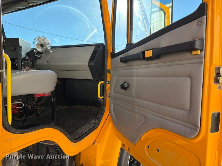 image for item OE9745 2001 Freightliner FL70 dump truck