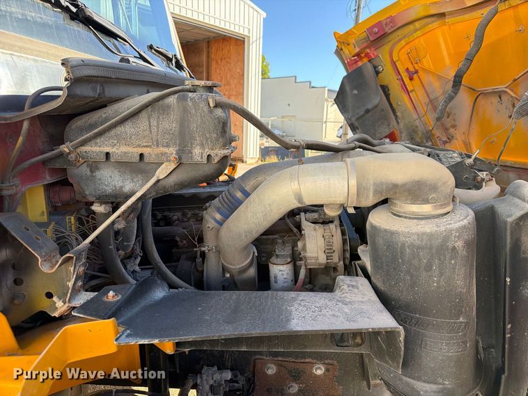 image for item OE9745 2001 Freightliner FL70 dump truck