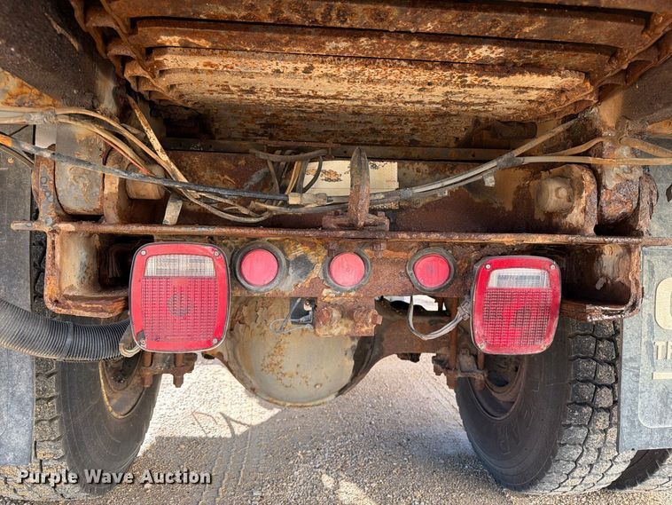 image for item OE9745 2001 Freightliner FL70 dump truck