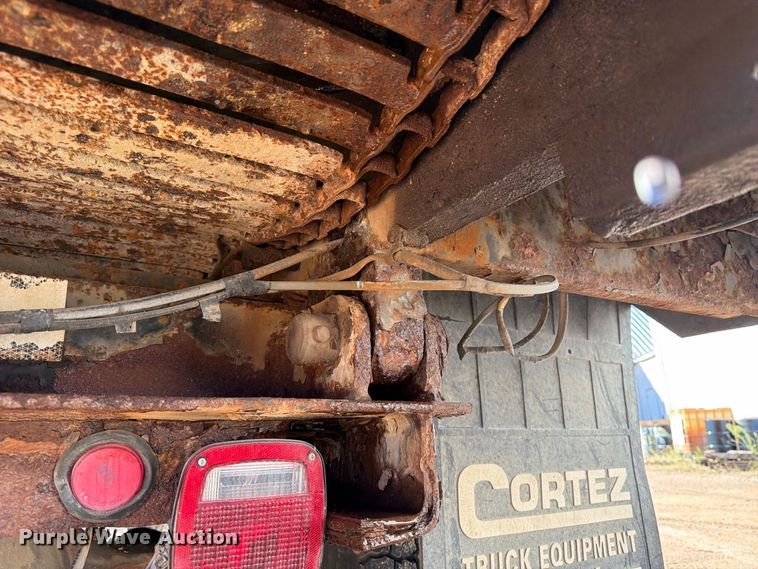 image for item OE9745 2001 Freightliner FL70 dump truck
