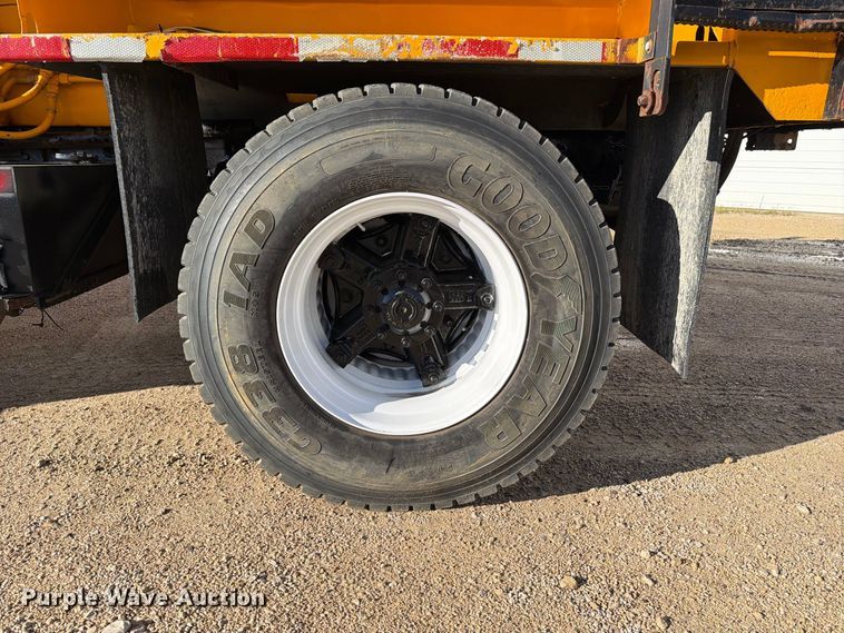 image for item OE9745 2001 Freightliner FL70 dump truck