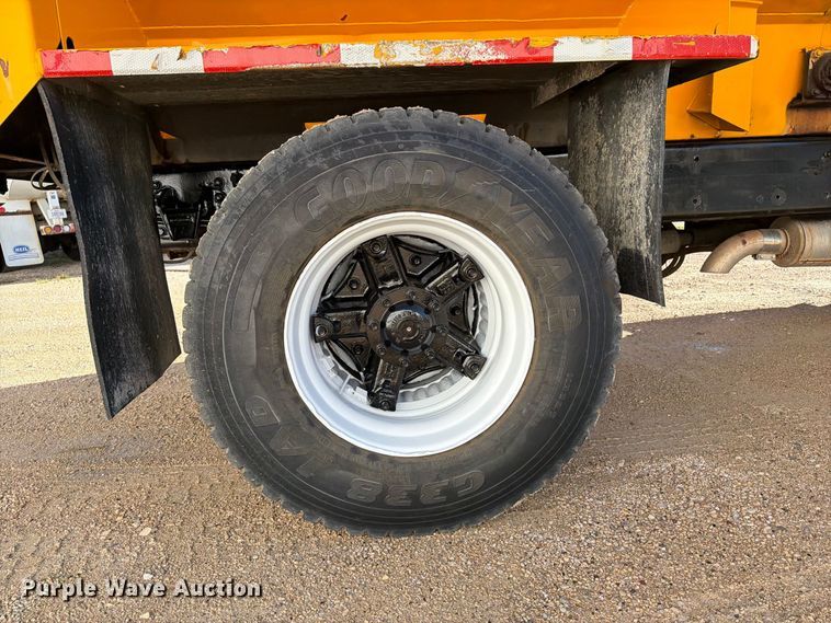 image for item OE9745 2001 Freightliner FL70 dump truck