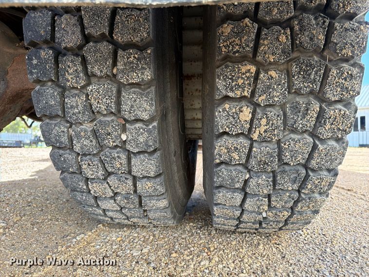 image for item OE9745 2001 Freightliner FL70 dump truck