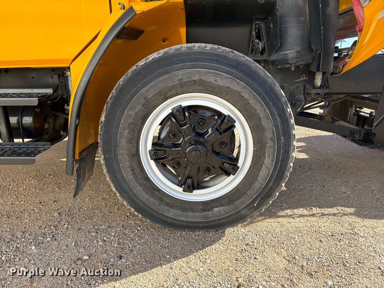 image for item OE9745 2001 Freightliner FL70 dump truck