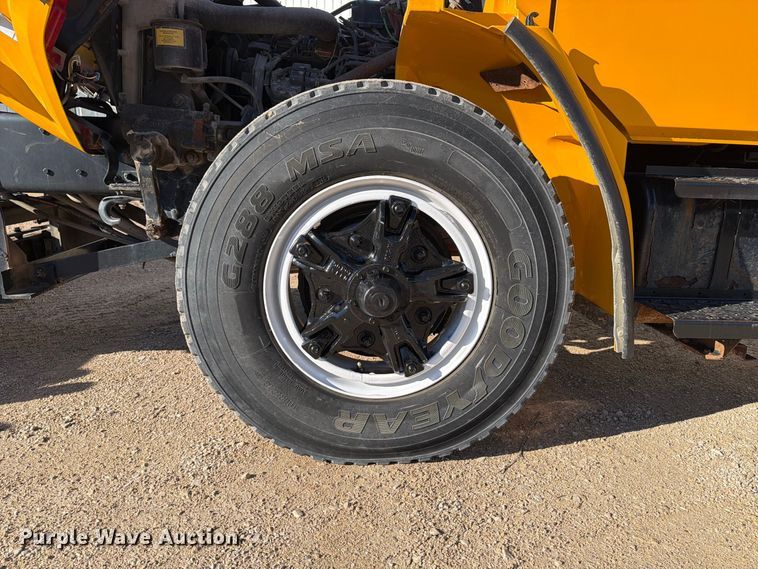 image for item OE9745 2001 Freightliner FL70 dump truck