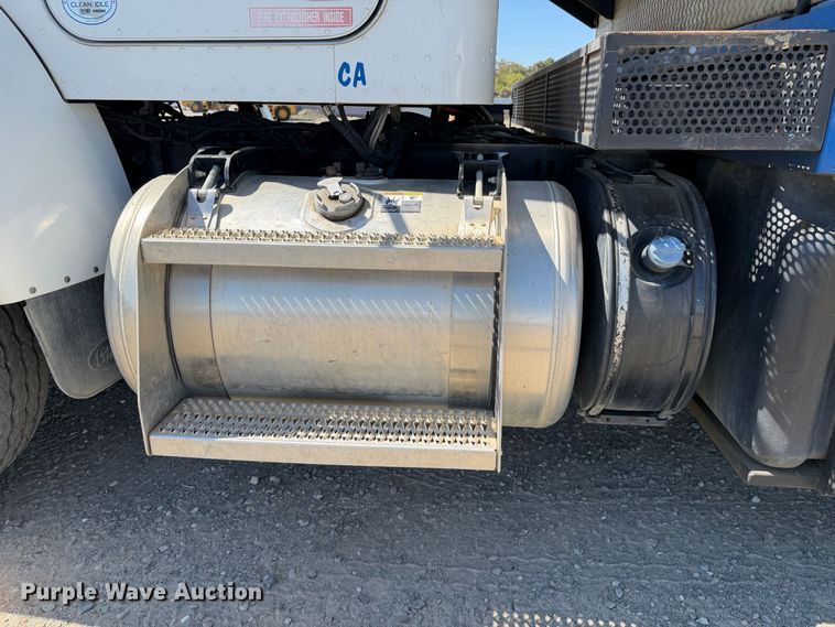 image for item YA4794 2017 Peterbilt 348 sewer jetter truck