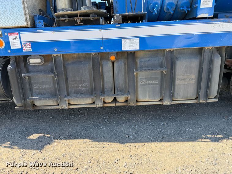 image for item YA4794 2017 Peterbilt 348 sewer jetter truck