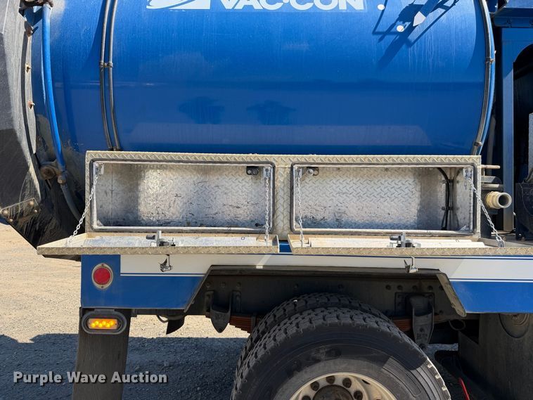 image for item YA4794 2017 Peterbilt 348 sewer jetter truck