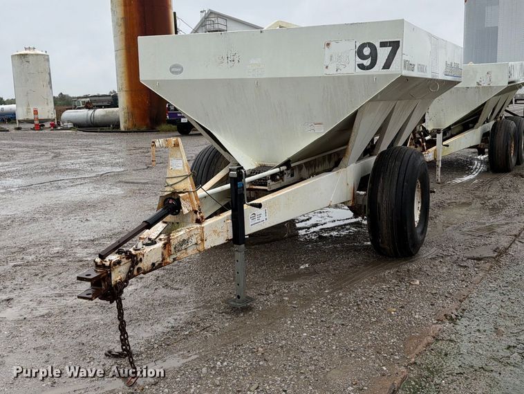 image for item DT3016 Willmar Super 600 spreader