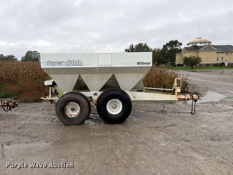 image for item DT3016 Willmar Super 600 spreader