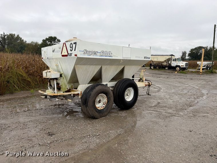 image for item DT3016 Willmar Super 600 spreader