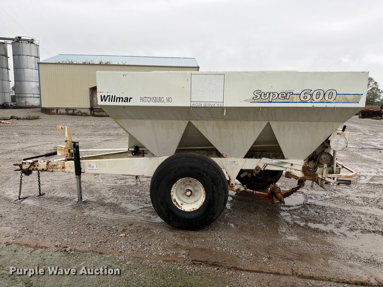 image for item DT3016 Willmar Super 600 spreader