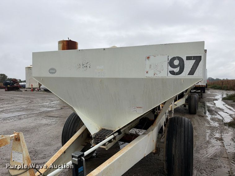 image for item DT3016 Willmar Super 600 spreader