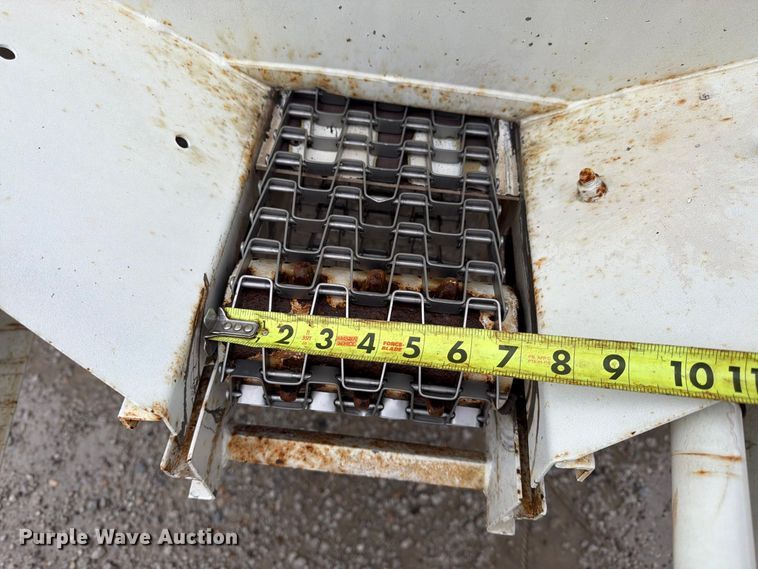 image for item DT3016 Willmar Super 600 spreader
