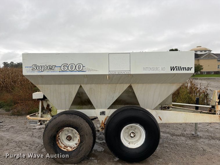 image for item DT3016 Willmar Super 600 spreader