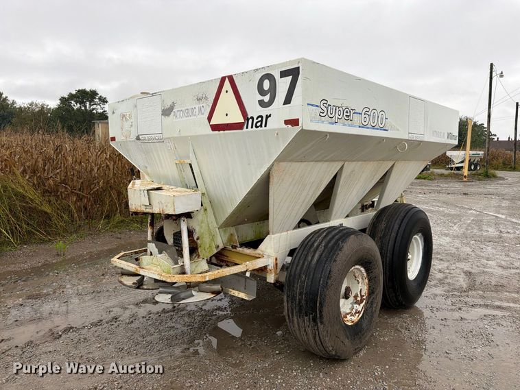 image for item DT3016 Willmar Super 600 spreader